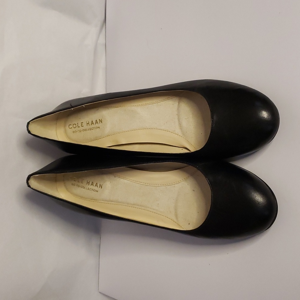 Cole Haan Black Leather Waterproof Block Heel Pump 7.5 B